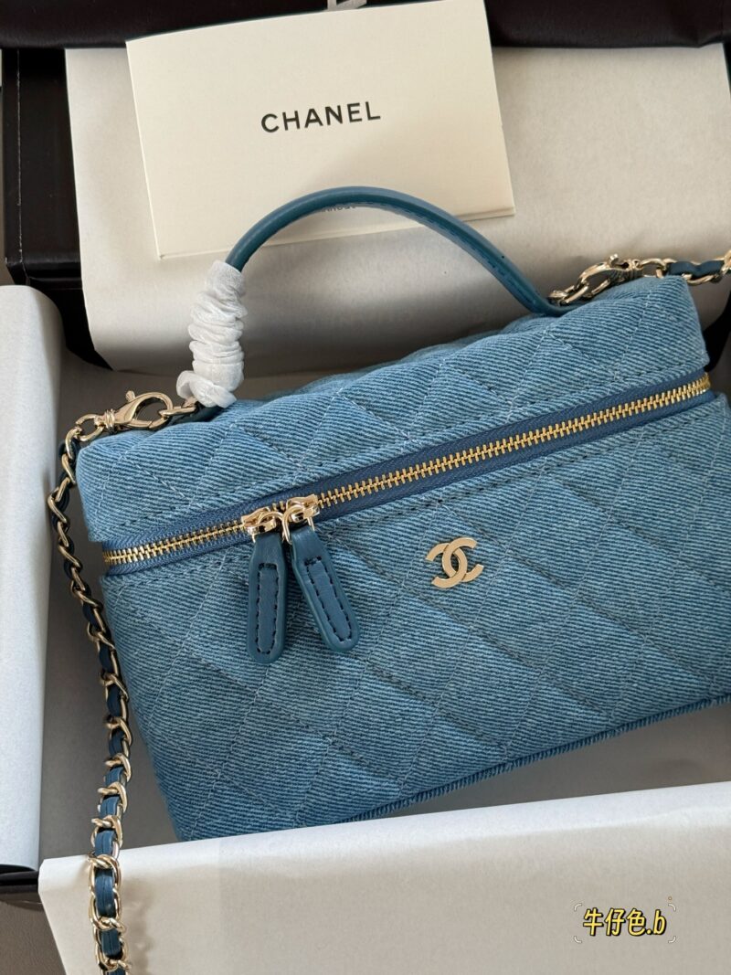 17a9a9192b.jpg 230 box
Size: 20 (base width) * 12cm (height)
Xiaoxiangjia Light Cowboy Lunch Box Pack Lp
The square and upright shape is particularly exquisite when lifted
The color is a refreshing light denim blue,
Direct age reduction effect
Really cute
Can be sw...