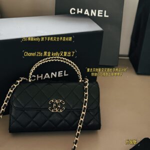 215 with packaging
size：19*10cm
Xiaoxiangjia 25skewly mobile phone bag
Kelly has made a comeback again
Little Kelly Grandma/Exquisite and Cute/
Putting down the phone is not a problem at all
Can be carried by hand or slung diagonally
The caviar cow...