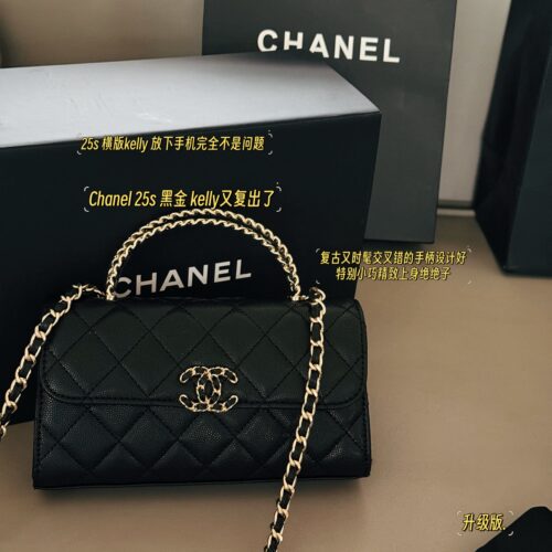 215 with packaging
size：19*10cm
Xiaoxiangjia 25skewly mobile phone bag
Kelly has made a comeback again
Little Kelly Grandma/Exquisite and Cute/
Putting down the phone is not a problem at all
Can be carried by hand or slung diagonally
The caviar cow...