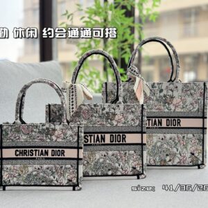 Color card ??
DIOR Dior BookTote Flower Constellation Embroidered Tote Bag Tote Bag Shopping Bag Single Shoulder Handbag