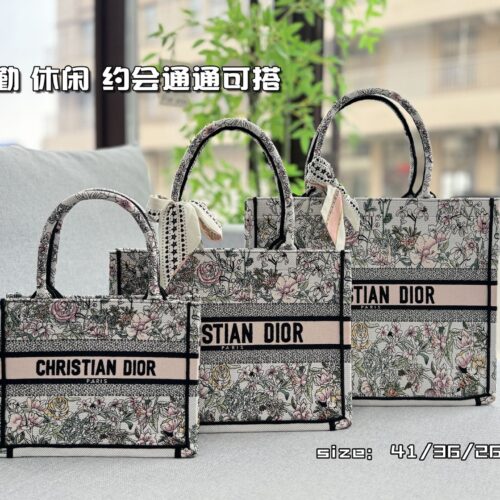 Color card ??
DIOR Dior BookTote Flower Constellation Embroidered Tote Bag Tote Bag Shopping Bag Single Shoulder Handbag