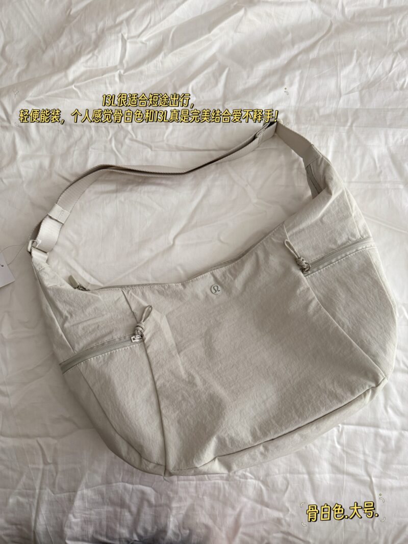 1801c6ee33.jpg 210 200 without box
Size: Width 50 * Height 25cm (Large)
Top width 40 * height 20cm (small size)
Lululemon croissants
Comparison | 6L/Bone White 13L
13L is very suitable for short distance travel,
Lightweight and portable, I personally feel that bone...