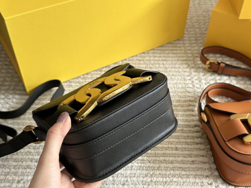 182744edc7.jpg 225 boxes
size:16.5*15cm
TOD's Timeless
The appearance of the bag is too good
A high-end versatile design bag
Essential Grass Planting!
