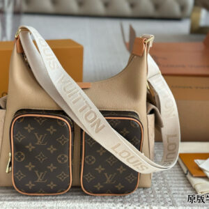 390 layer cowhide
size：32*24cm
Recently popular new shopping bags
Hobo cargo is on fire!
Because of the upper body! Exactly! Okay! Look!
L's latest shopping bag
High appearance and super practicality!!!