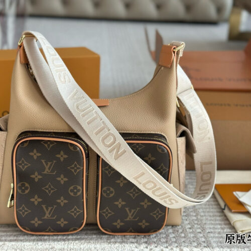 390 layer cowhide
size：32*24cm
Recently popular new shopping bags
Hobo cargo is on fire!
Because of the upper body! Exactly! Okay! Look!
L's latest shopping bag
High appearance and super practicality!!!
