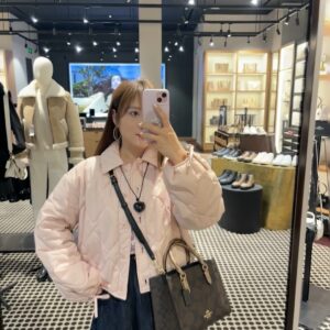 COACH | New Maggie Tote! A small tote bag with just the right size for live pictures
New Series Maggie Tote