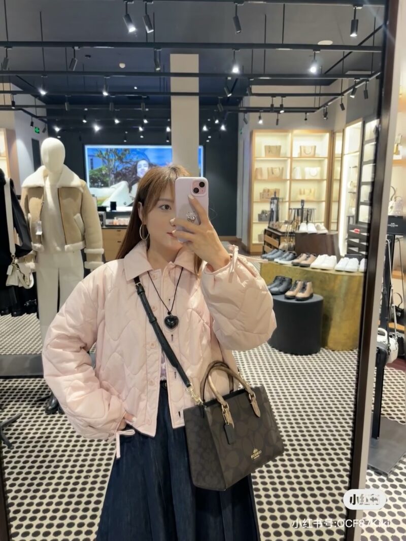 18868fa26b.jpg COACH | New Maggie Tote! A small tote bag with just the right size for live pictures
New Series Maggie Tote