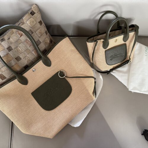 18a2c94b9a.jpg Caramel color or moss green?
