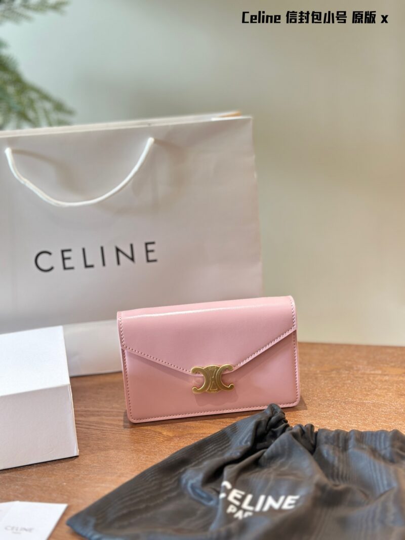 Celine envelope chain wraps are exquisitely crafted to the heart's tip
Like a love letter from a romantic girl's heart, small and exquisite, like a gentle and youthful confession. The cute size easily adapts to your light daily life, like a beautiful...