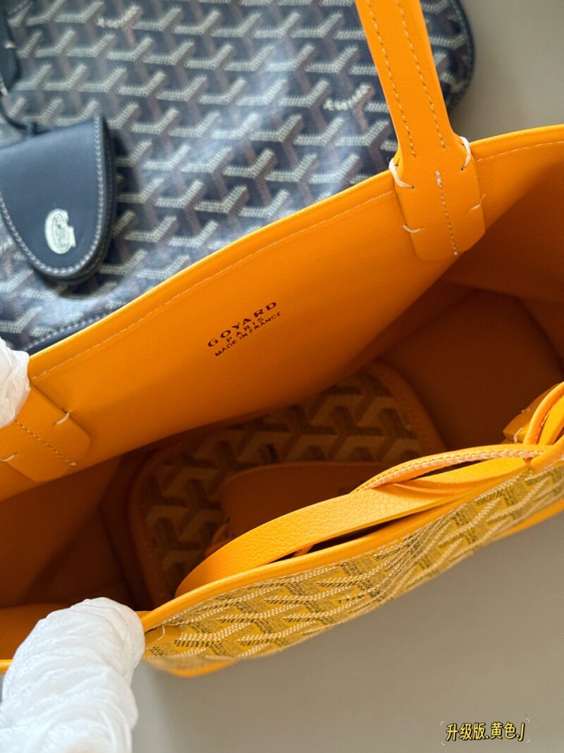 18afc96be7.jpg 205 no box/upgraded version
size:20*19cm
Authentic mold making and plate making,
Customized Goya pattern material ?
Paired with imported Italian calf leather, Goyard shopping bags have undergone multiple research and improvements, continuously en...