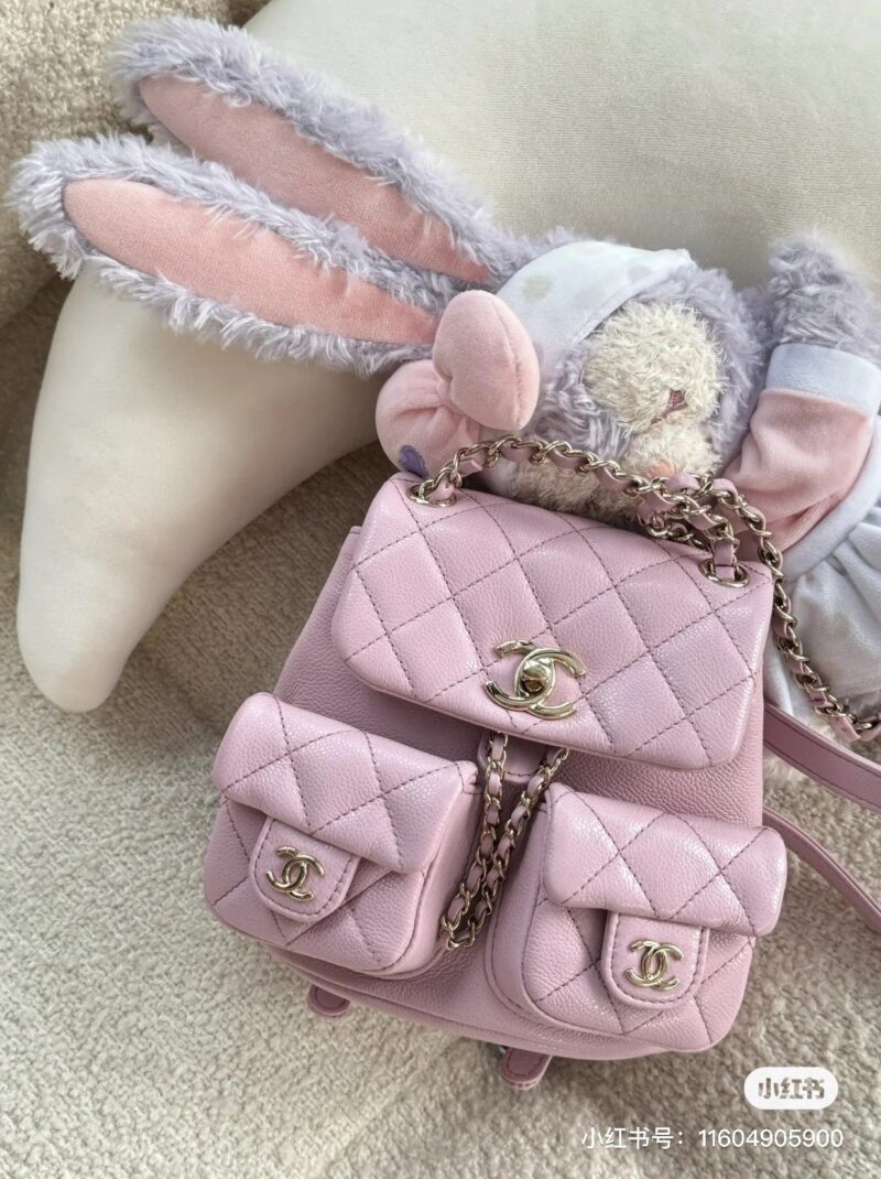 18dba5e834.jpg Chanel backpack really looks great - full of girlish hearts, and it's just the right size