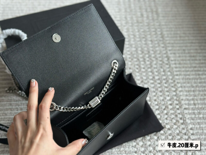19265fe274.jpg 235 box cowhide
Size: 20 * 12cm (small)
YSL WoC envelope package
kate
Caviar cowhide looks particularly good in texture! Durable and wear-resistant!
? Crossarm ? Underarm