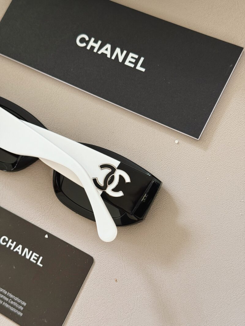 19bf62e75c.jpg 205 with complete packaging
I will really regret not getting these sunglasses this summer!
The god of fashion!
Chanel's panda sunglasses are super stylish on both the front and sides!