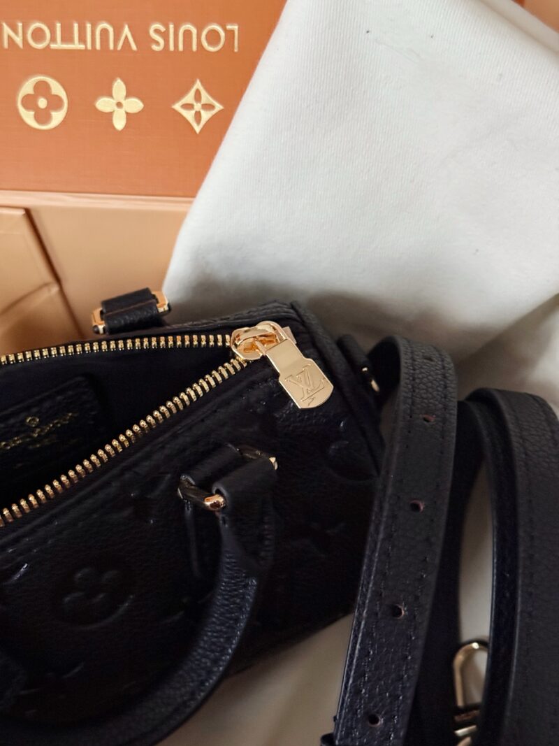 19ec4a9414.jpg 205 box
Size: 16 * 10cm (mini)
L Home Speedy Nano
Experience the joy of Nano together~
Carrying a small bag, I really love it, love it~
Search: Lv nano