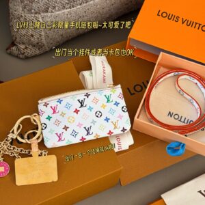 190 box
size：14*8cm
L Murakami Takashi's mobile phone rope has arrived
It feels quite nice,
Practical and cost-effective hahaha
You can go out with it!