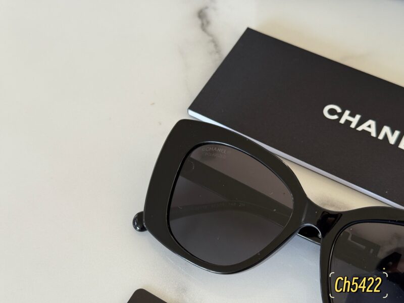 1bdf9048ba.jpg 220 sets of complete packaging
Chanel's Mandarin Duck Legs, also known as the "Out of Stock King",
It's too high-end and spicy~
Xiaoxiang's sunglasses
It's too touching on my girlish heart,
Cool and cool~
Effortlessly trendy~It's also great to have a...