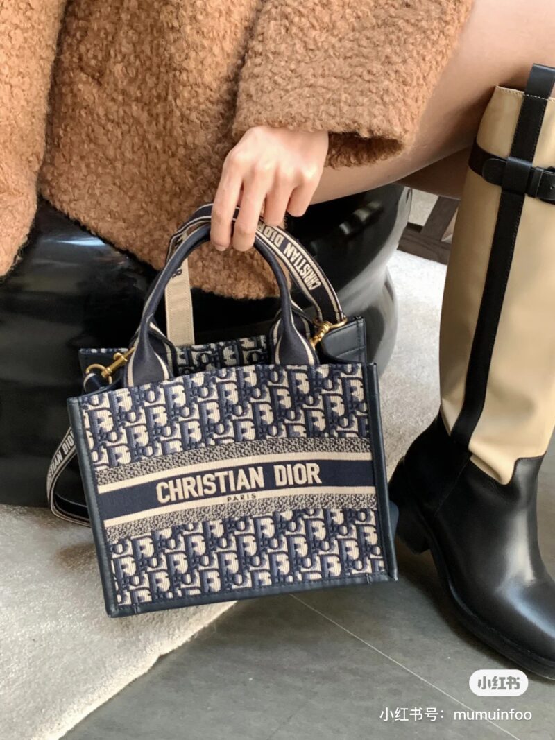 1c9b5ffbdd.jpg Dior small tote new shoulder strap