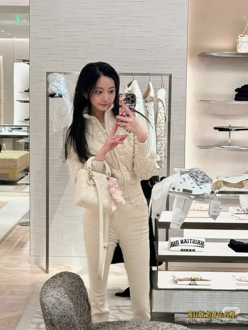 1cef6f8781.jpg Carrying it casually feels like a wealthy heiress!