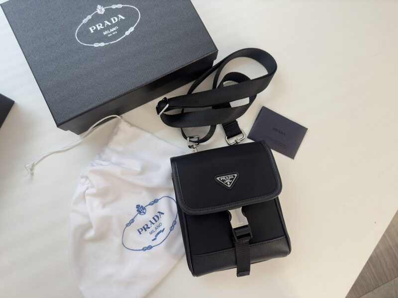 Complete gift box packaging ? Vertical PRADA ? Model 2020-1 Large Phone Bag [Strong] Crossbody Bag Waist Bag Multi purpose unisex Milan Creation. Miuccia Prada's unique talent lies in her relentless pursuit of new ideas, blending curiosity for kn...
