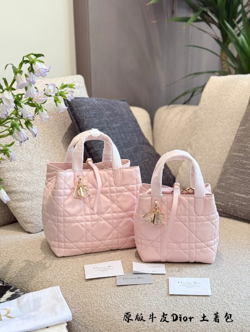 Dior indigenous bag p330p340
No joke, this will be the next hit!
I'm not joking! Zhi Xiu doesn't even joke with you
The hottest Toujours indigenous bag has actually grown taller and even has an extra shoulder strap. Its appearance has skyrocketed, it...