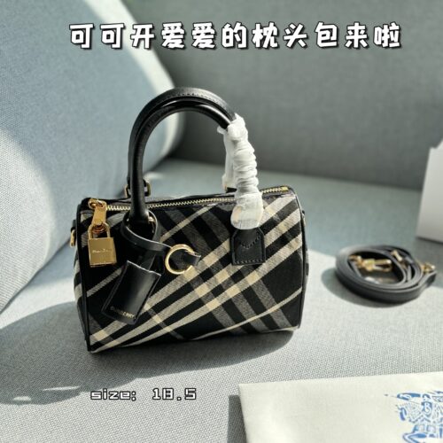 Color card ??
Burberry plaid pillow bag, bowling bag, one shoulder crossbody handbag
