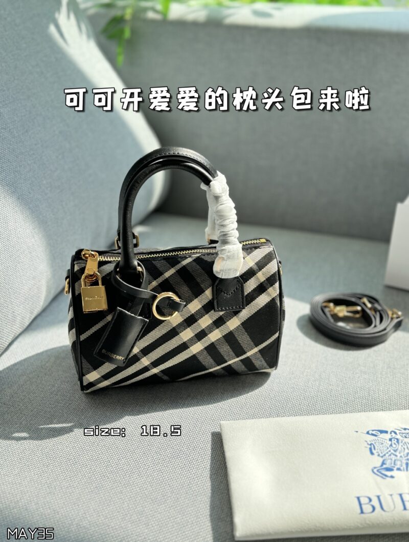 1e52aaa01a.jpg Color card ??
Burberry plaid pillow bag, bowling bag, one shoulder crossbody handbag