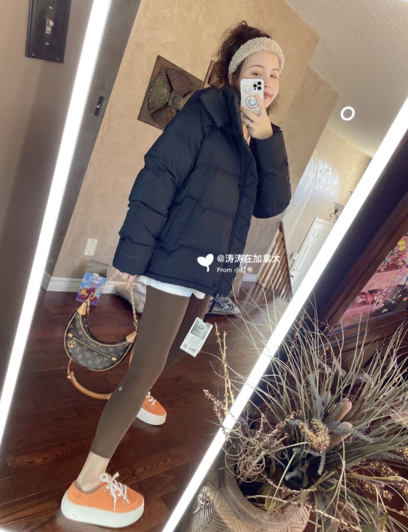 Cool or ladylike
In terms of appearance, there is no need to say much. Such a stylish bag is also making all kinds of celebrities, internet celebrities, and bloggers crazy!