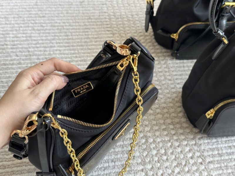 1ece985ef2.jpg 195 pairs of boxes
size:22 13cm
Prada Hobo Nylon Underarm Bag
Seeing the physical object is truly perfect!
package ??
Designed to be super convenient and comfortable!
