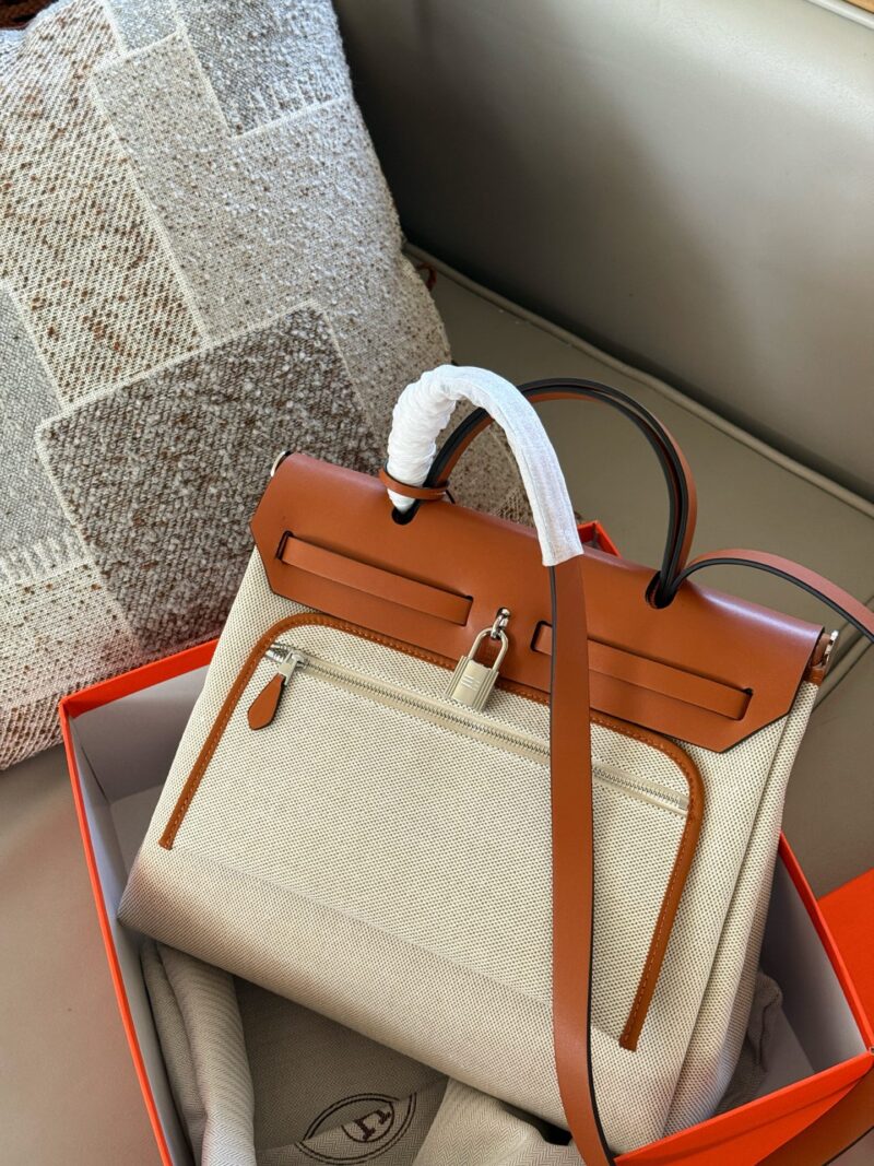 270 boxes
size：31*26cm
Hermes handbag
Canvas shopping bag ?
A bag that is easy to pack in physical form
Recently, I have been carrying my back while traveling
There is texture! Super advanced!
Its capacity is very friendly