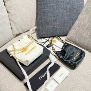 Chanel Mini Garbage Bag P250 Upgraded Version
Can be carried by hand or slung over
The new season's C position! Get up the little girl who used to have a casual style with 22 bags
Can be carried by hand or slung over, exquisite and cute 18 × 20 box ...