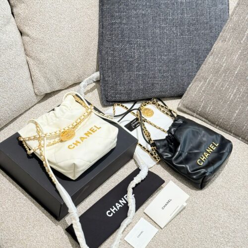 Chanel Mini Garbage Bag P250 Upgraded Version
Can be carried by hand or slung over
The new season's C position! Get up the little girl who used to have a casual style with 22 bags
Can be carried by hand or slung over, exquisite and cute 18 × 20 box ...