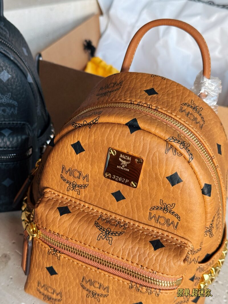 1fadeb30b4.jpg 235 original box order
Size: 17 * 21cm (ultra mini)
MCM Super MINI Backpack
Equipped with two detachable shoulder straps,
Satisfy both shoulder and crossbody needs
Since I bought this small backpack
More and more fond of MCM, with exquisite workmansh...