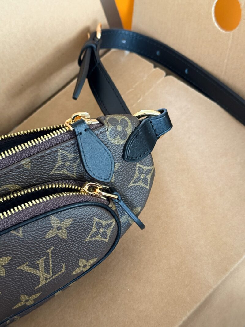 1fbb92aae9.jpg 220 boxes
size:28*11.5cm
Keepit waist bag
The weight is almost negligible, so there will be no burden for running, exercising, or shopping!
It's super convenient to put AirPods in your big phone/front small bag!