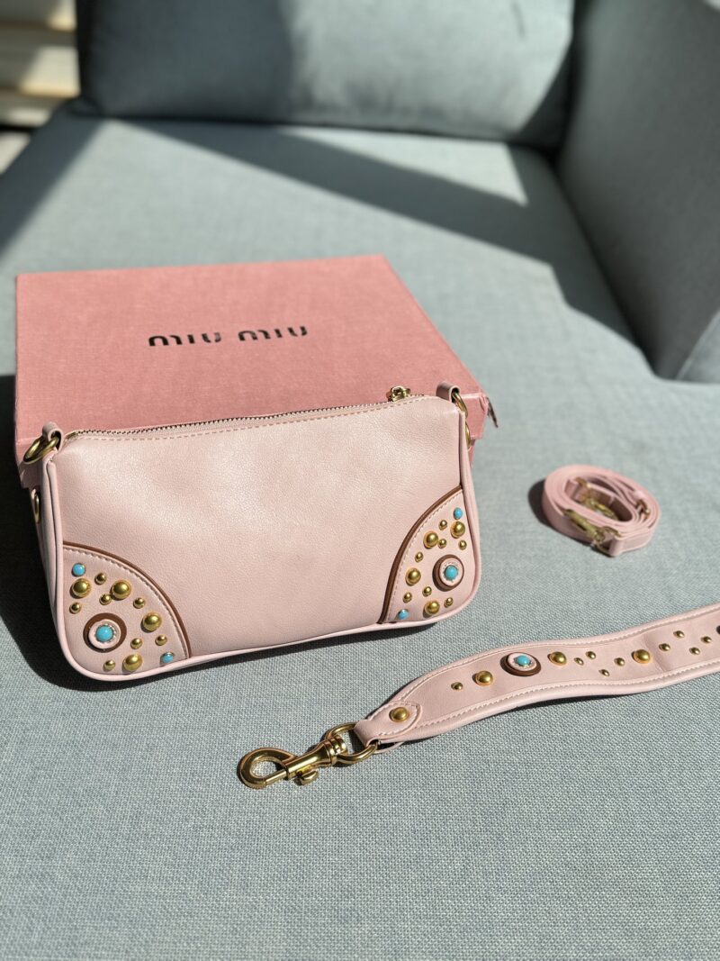 1ff701b071.jpg 215 Heaven and Earth Cover
size:24×13
MIU MIU Riveted Underarm Bag Used Bag
Show off vintage bags Come and watch! The simple and clean design of the 2025 Spring/Summer collection bags
Highlighting functional practicality, soft and comfortable touc...