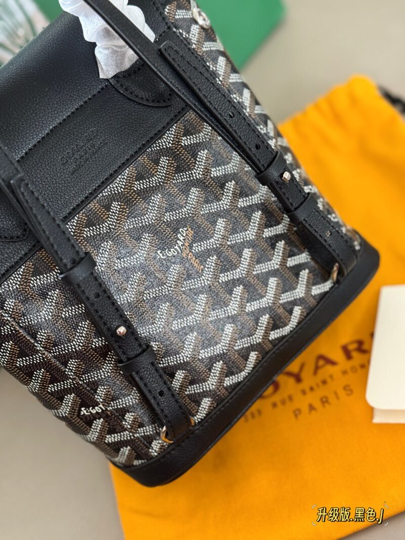 201adbe389.jpg 225 leather matching
size:20*23cm
Alpin mini Goryard that never gets tired of carrying
Goya backpack
It has a very light weight!
Single shoulder, double shoulder/back method can also be switched freely
The casual and fashionable feeling of mini siz...
