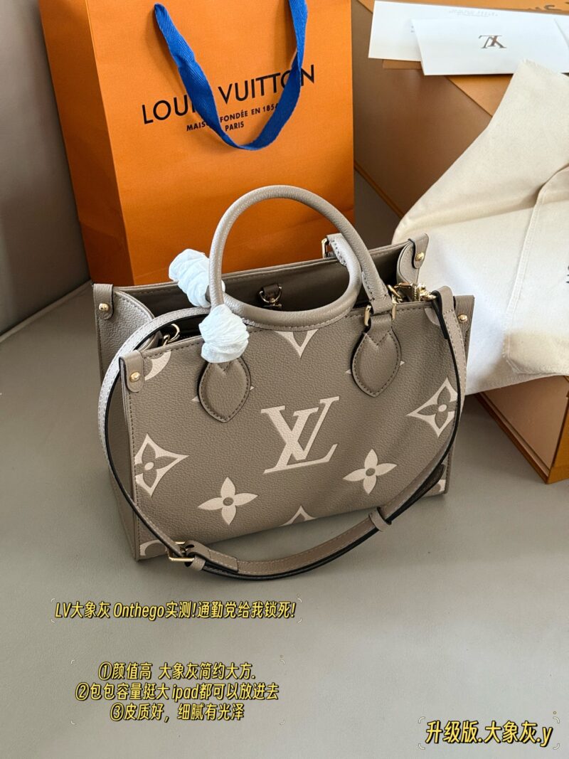 202673f09d.jpg 235 box
Mother's Day Gift
Size: 25 * 20cm (small)
Excellent quality, understand the goods ??
It's really too advanced!
Warm, gentle, and creamy Iv on the go tote bag
Elephant Grey has a gentle and elegant temperament!
Search Lv on the go shopping bag