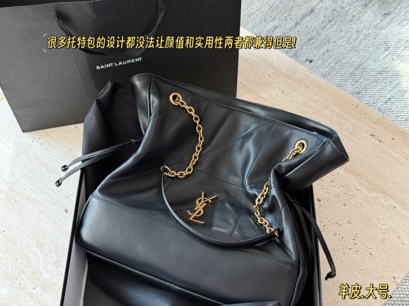 202c4d0c14.jpg 330 360 Boxless Sheepskin
Size: 27 * 29cm (small size)
35 * 35cm (large size)
YSL Yangshulin Shopping Bag
Too beautiful upper body, Jamie Large Pochon
The new model is so beautiful!
Back and body super fashionable! Can be on one shoulder or both shou...