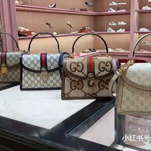 Gucci Blondie Collection
The physical object is super beautiful, with both a retro feel and a very fashionable feel
Great in terms of details!!
I love my New Year's battle bag
Size: 21.5 * 11 * 8cm