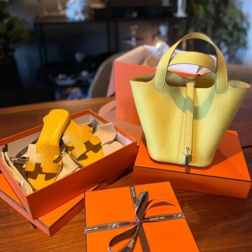 Chicken and yellow vegetable basket bag, soft and cute
This chicken yellow vegetable basket bag is really cute, refreshing, comfortable, and soft. It pairs well with scarves and small accessories to reduce aging and make it cute to carry.
It feels so...