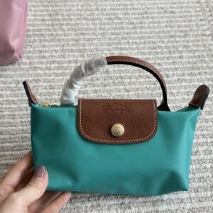 160 boxes
size：17*10cm
Choose this economical and practical bag
Longchamp Longchamp
Cute summer love crossbody bag
Touching Capacity!
