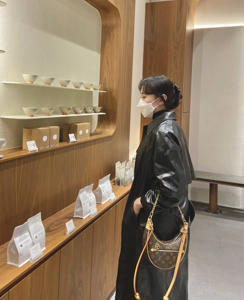 Cool or ladylike
In terms of appearance, there is no need to say much. Such a stylish bag is also making all kinds of celebrities, internet celebrities, and bloggers crazy!