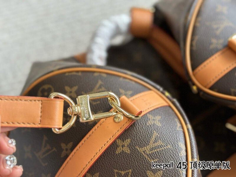 21824721ac.jpg 290 without box
Size: 45 * 27cm
L family's old flower travel bag is out!
Keepall 45 travel bag
Featuring a retro and artistic atmosphere with high aesthetic appeal~
Do we need 'it'.