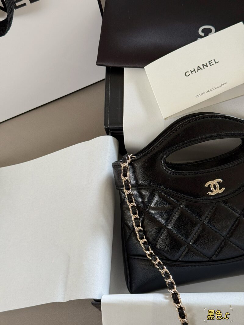 215 boxes
size：22*14.5cm
Xiaoxiangjia's 23a is worth buying
Cute and lovely side scrolling 31 nano bag
Who can withstand this!
Xiaoxiang's true love fans must join!