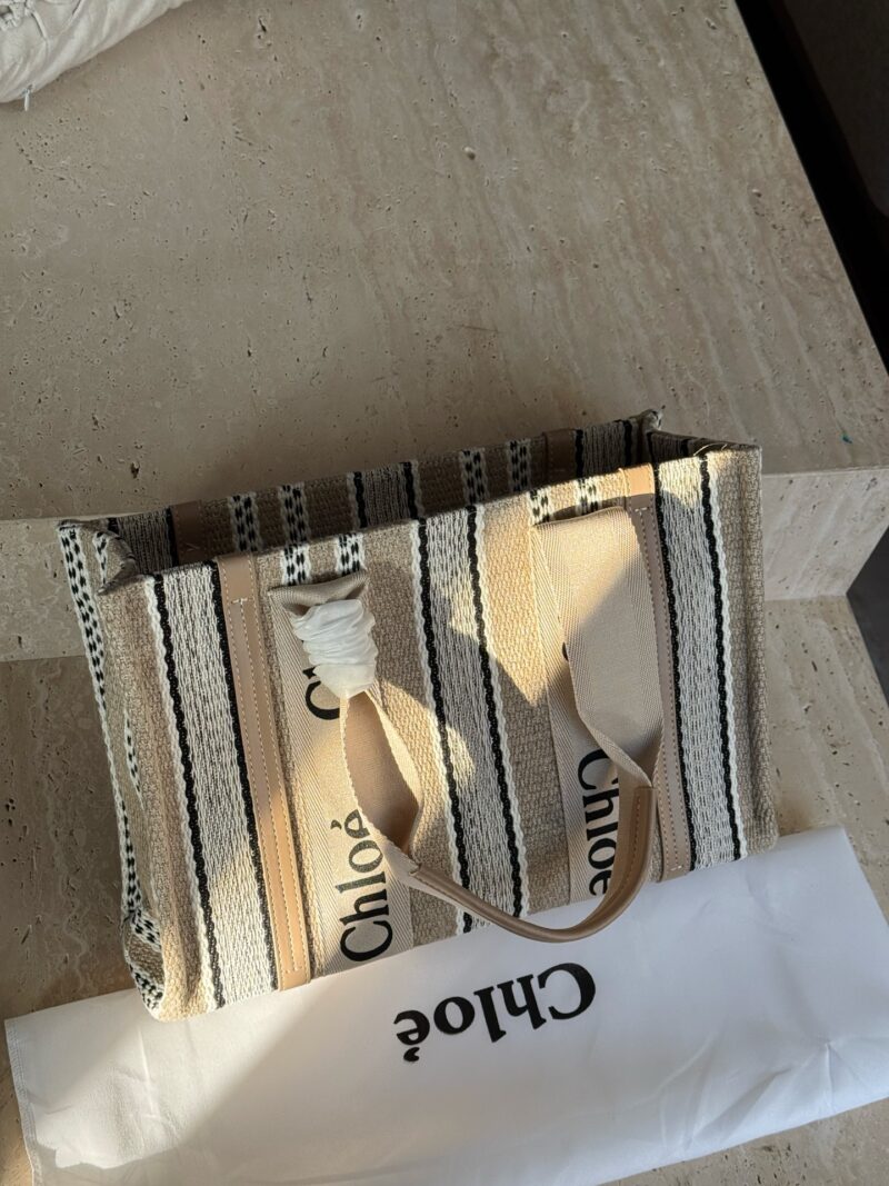 21d1dc31ff.jpg 190 without box
Size: 36 * 25cm (Medium)
Chloe canvas shopping bag
Customized in-house ??
The most worthwhile canvas tote Chloe to buy
Super feel!
?? Customized version!