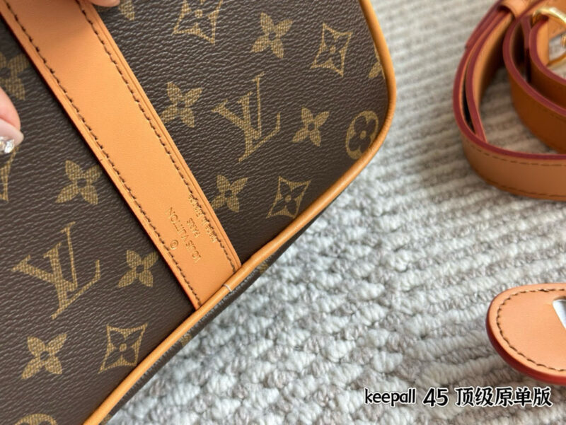 21eab1e0c3.jpg 290 without box
Size: 45 * 27cm
L family's old flower travel bag is out!
Keepall 45 travel bag
Featuring a retro and artistic atmosphere with high aesthetic appeal~
Do we need 'it'.