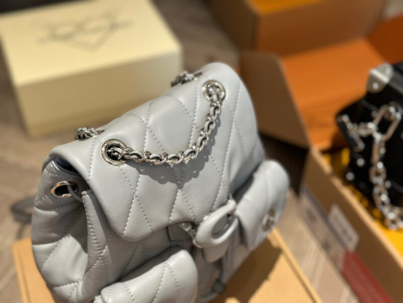 21fb9efeab.jpg 260 replica version
size:20cm
C's backpack,
Light weight! Highly recommended!
?? I need it for a short holiday!
Search Coach Backpack