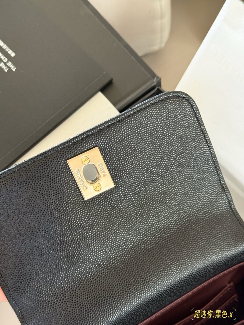 225 boxes
Size: 14.5 * 12cm, can't fit your phone
Xiaoxiang's cutest little bag 25pcocohandle
I want a small crossbody bag with a super mini size cocohandle that perfectly matches my needs