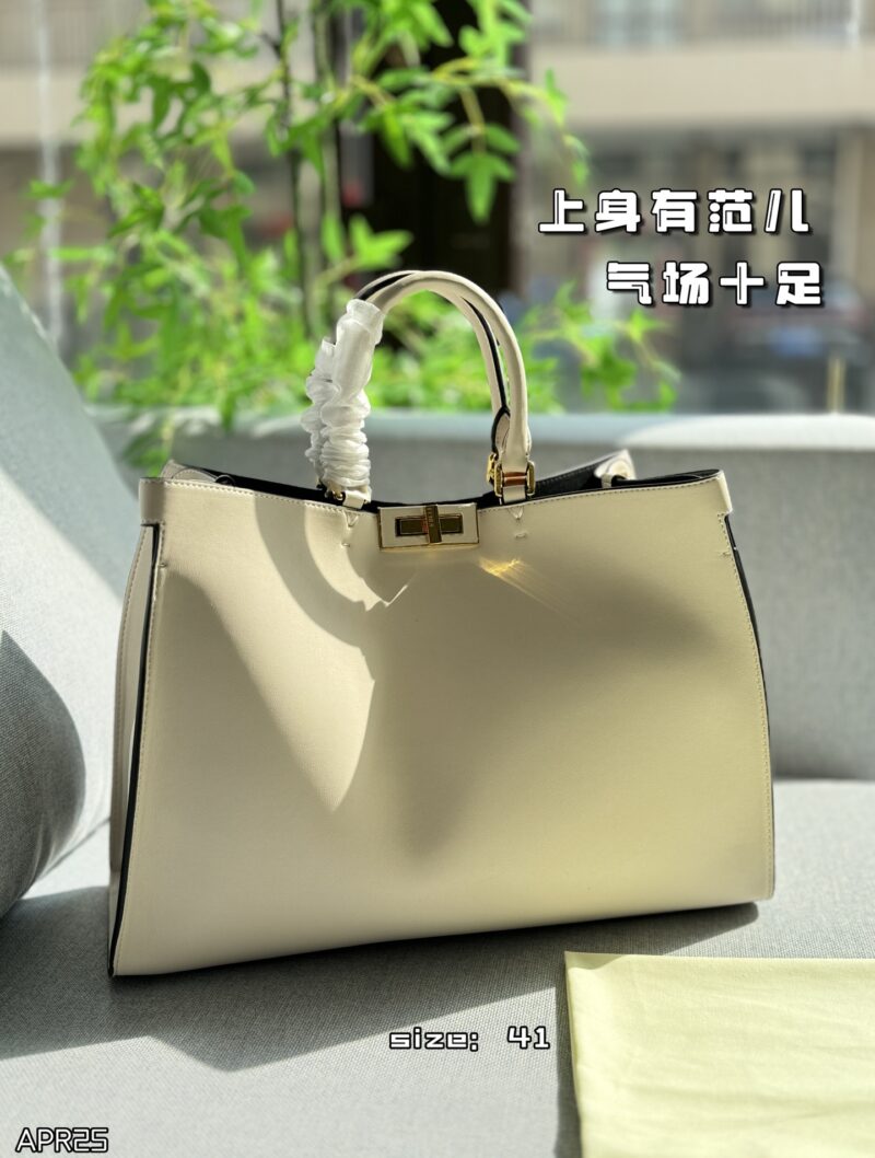 Color card ??
FENDI PeekabooX-tote series kitten bag tote bag shopping bag shoulder tote bag