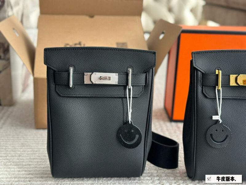 224111fe87.jpg 310 original cowhide
Size 21 19cm with gift box
Hermes HAC A DOS
Hermes is very suitable for boys' bags, but Hac is really suitable for boys!! The most practical men's bag has a strong appearance and is also resistant to damage
Whether it's a crossbo...