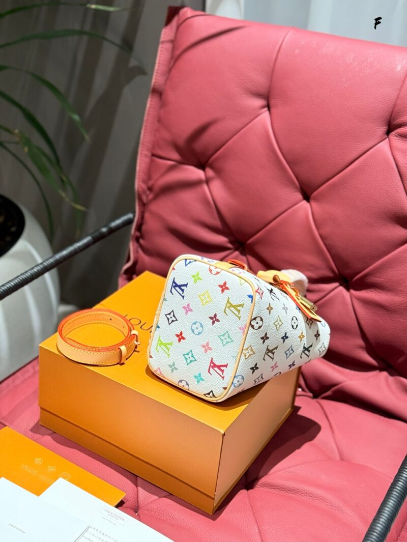 225c8d151a.jpg Can't put it down, white tri colored vegetable basket, water bucket bag
The only item that can be reserved is still my personal favorite
You can carry it both on one shoulder and crossbody!
How can it really look so beautiful, with a drop of white tr...